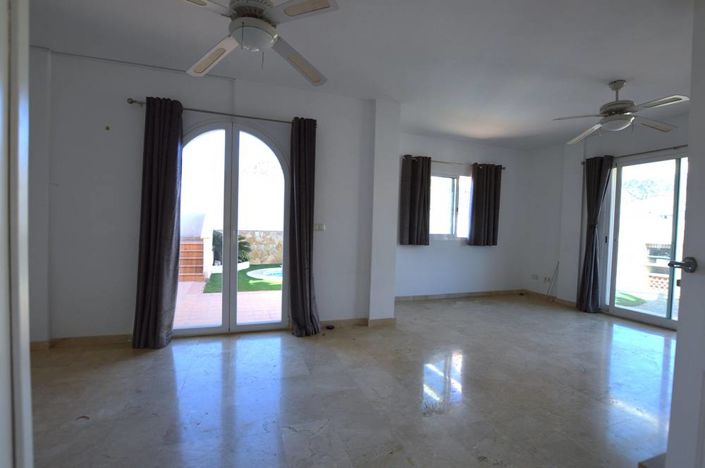 Image No.12-4 Bed Villa for sale