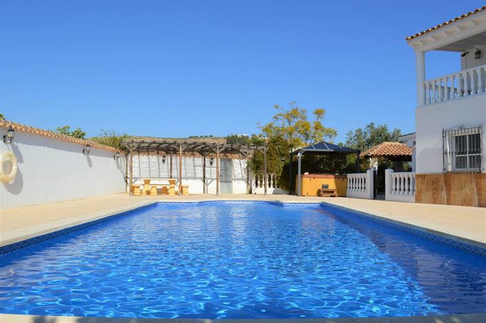 Image No.3-4 Bed Villa for sale