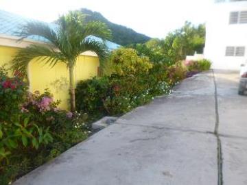 courtyard-parking