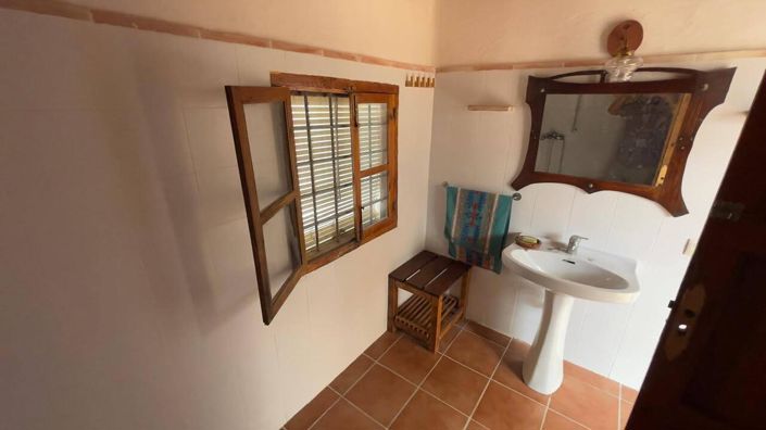 Image No.18-3 Bed Country House for sale