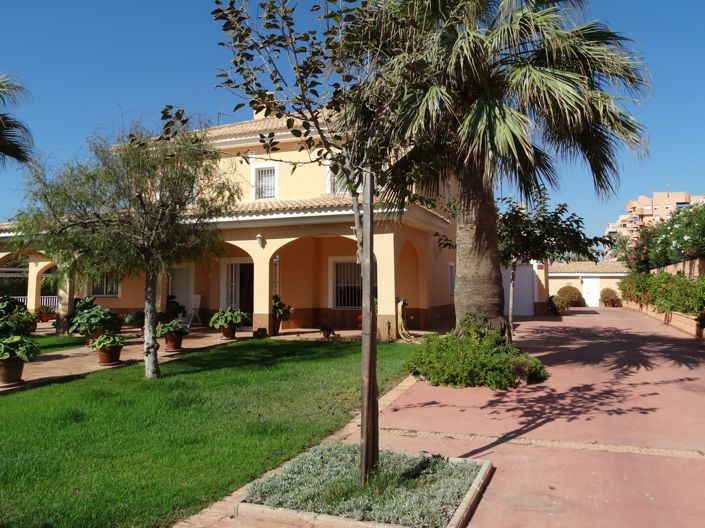 Image No.4-7 Bed Villa for sale