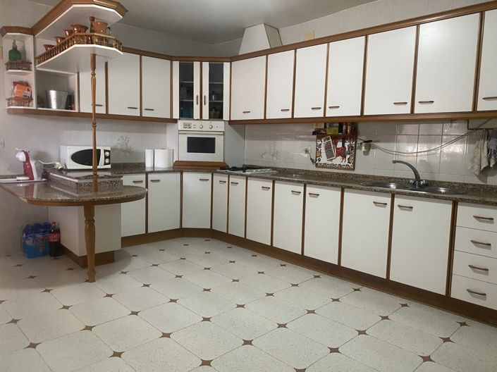 Image No.10-8 Bed Country House for sale