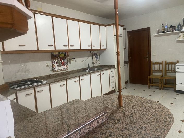 Image No.11-8 Bed Country House for sale