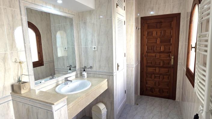 Image No.22-4 Bed Villa / Detached for sale