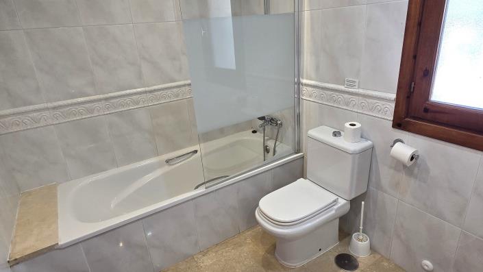 Image No.24-4 Bed Villa / Detached for sale