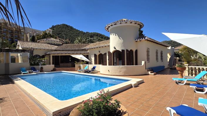 Image No.33-4 Bed Villa / Detached for sale