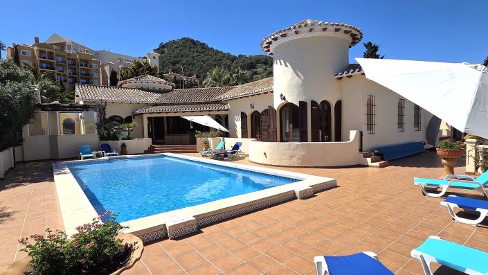 Image No.37-4 Bed Villa / Detached for sale