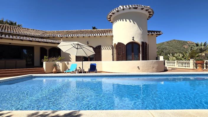 Image No.38-4 Bed Villa / Detached for sale