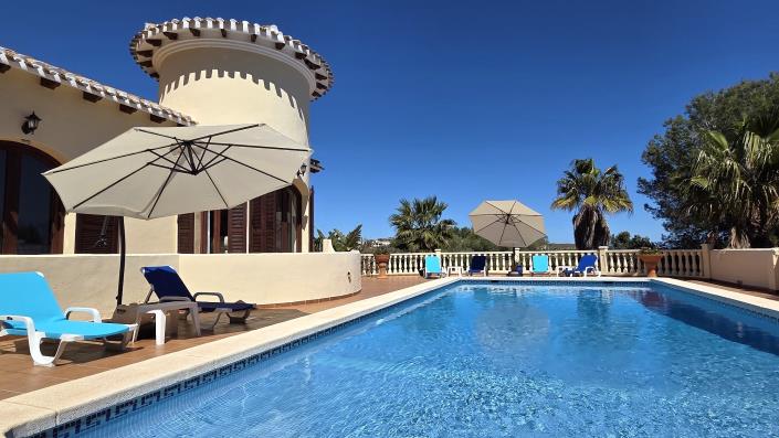 Image No.39-4 Bed Villa / Detached for sale