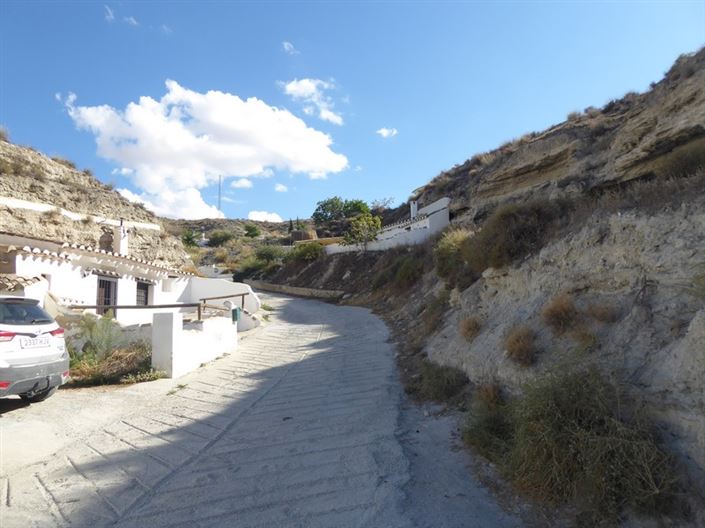 Image No.36-3 Bed House for sale