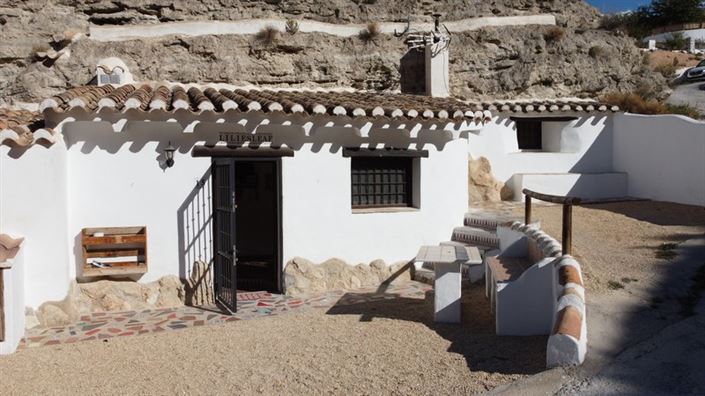 Image No.6-3 Bed House for sale