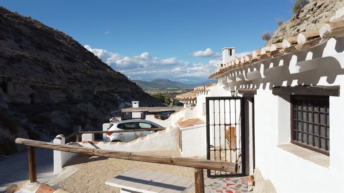 Image No.8-3 Bed House for sale