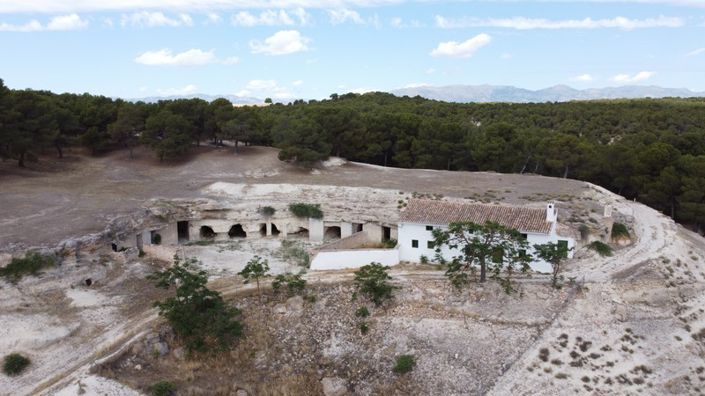 Image No.9-8 Bed Cortijo for sale