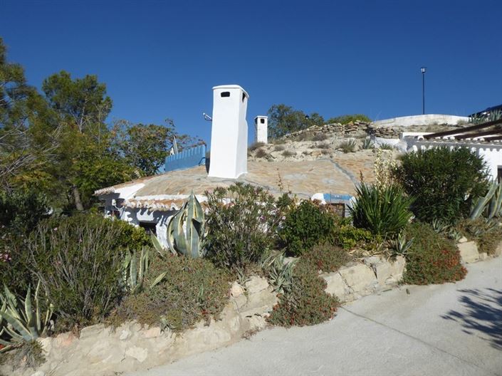 Image No.17-3 Bed House for sale