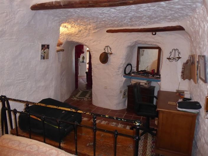 Image No.9-3 Bed House for sale