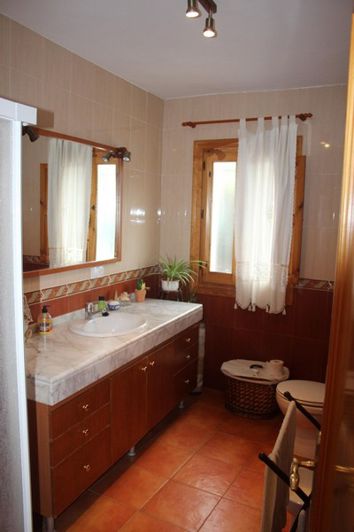 Image No.14-4 Bed House for sale