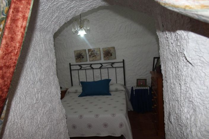 Image No.17-4 Bed House for sale