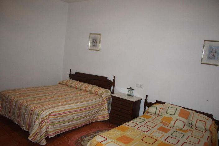 Image No.6-4 Bed House for sale