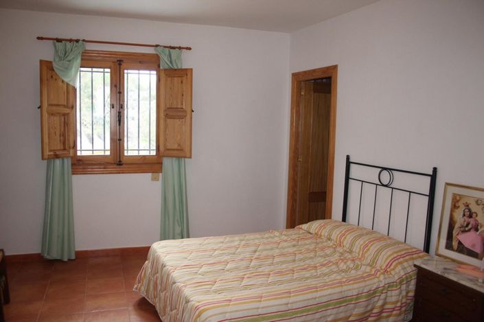 Image No.7-4 Bed House for sale