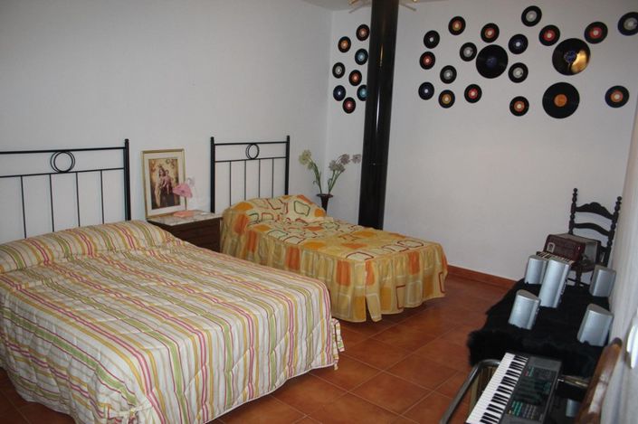 Image No.9-4 Bed House for sale