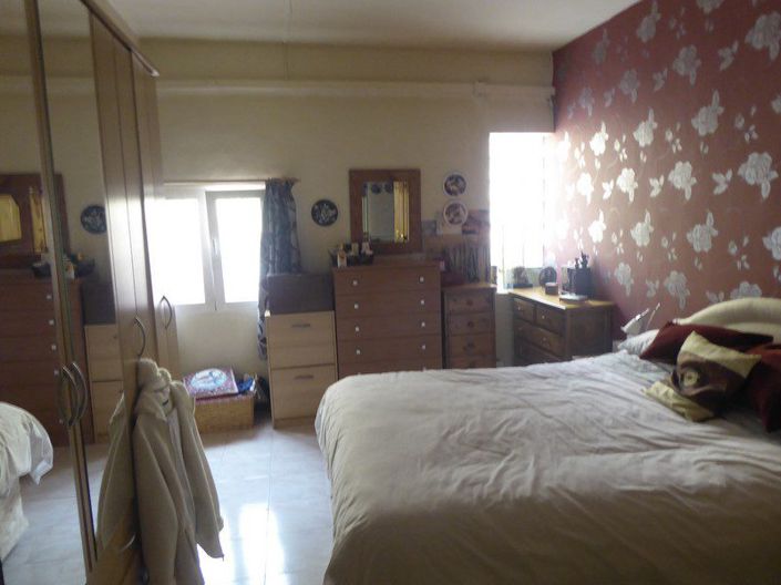 Image No.12-2 Bed Property for sale