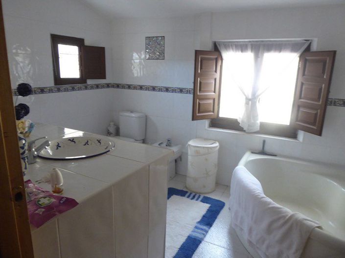 Image No.18-2 Bed Property for sale