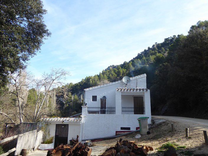 Image No.40-2 Bed Property for sale