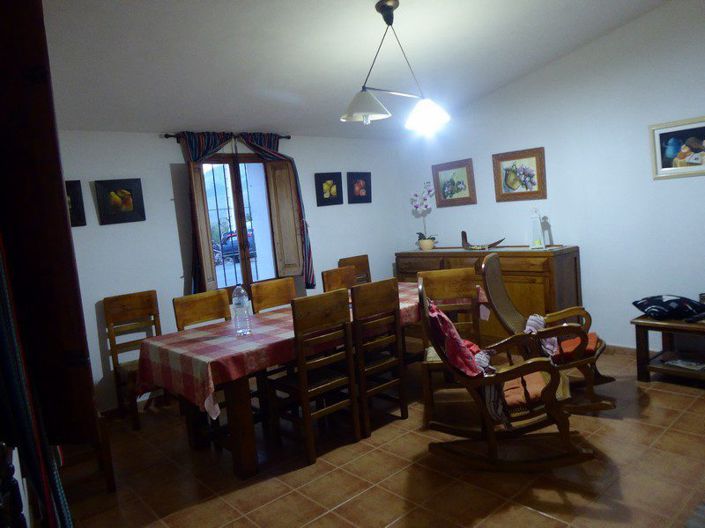 Image No.12-3 Bed Property for sale