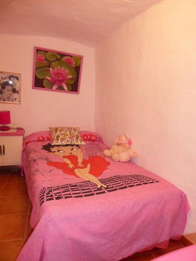 Image No.17-3 Bed Property for sale