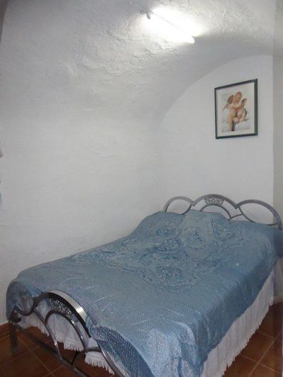 Image No.18-3 Bed Property for sale