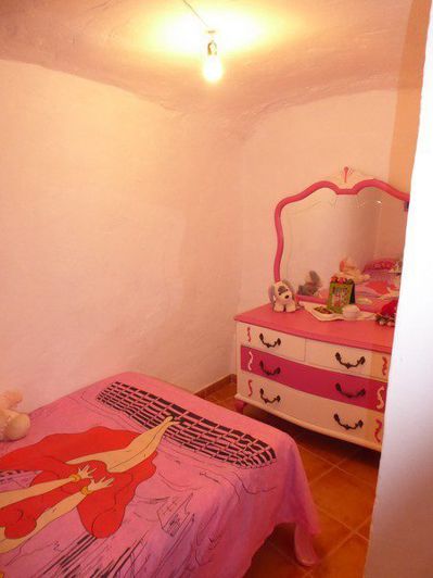 Image No.19-3 Bed Property for sale