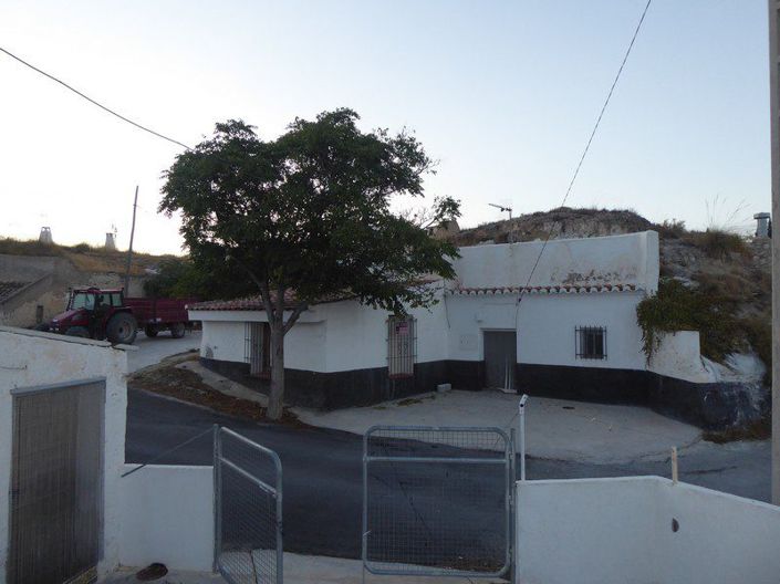 Image No.23-3 Bed Property for sale