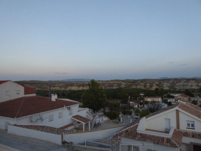 Image No.24-3 Bed Property for sale