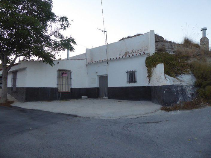 Image No.3-3 Bed Property for sale