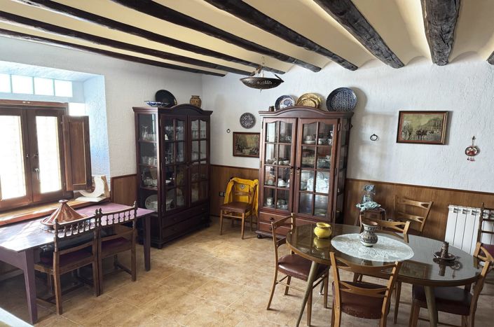 Image No.11-6 Bed Property for sale