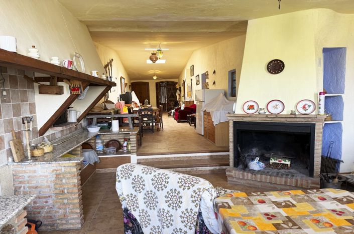 Image No.14-6 Bed Property for sale