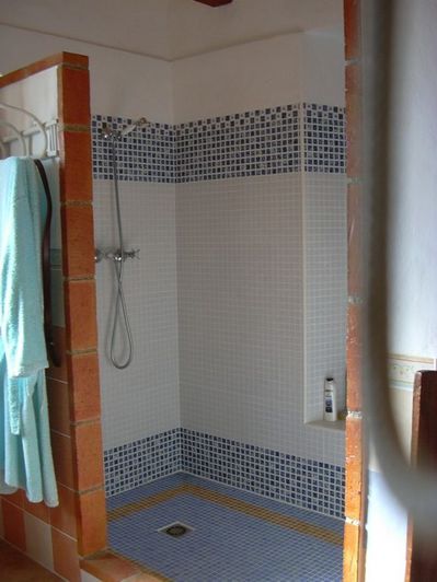 Image No.15-6 Bed Property for sale