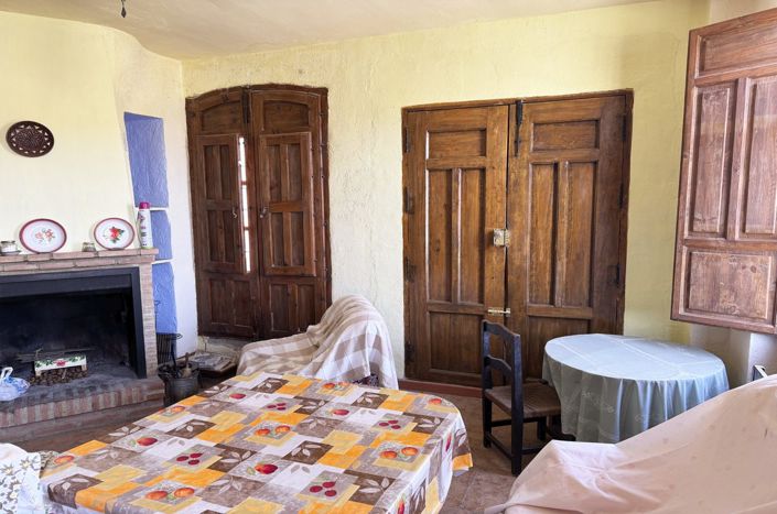 Image No.15-6 Bed Property for sale