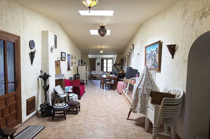 Image No.16-6 Bed Property for sale