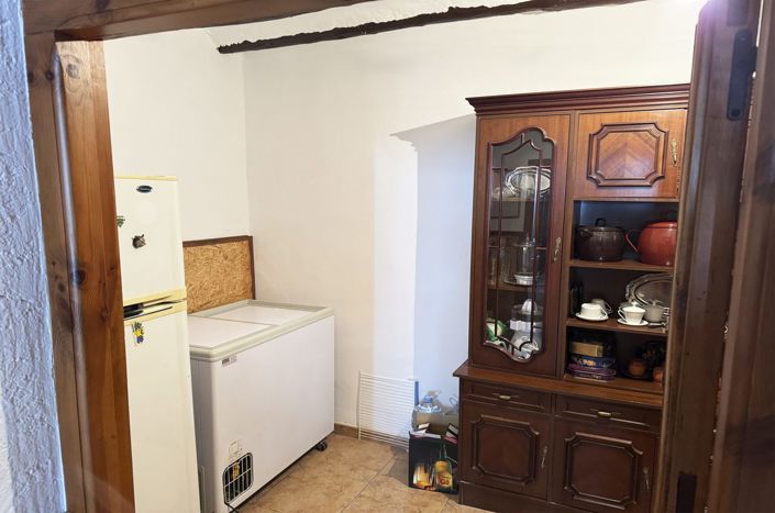 Image No.17-6 Bed Property for sale