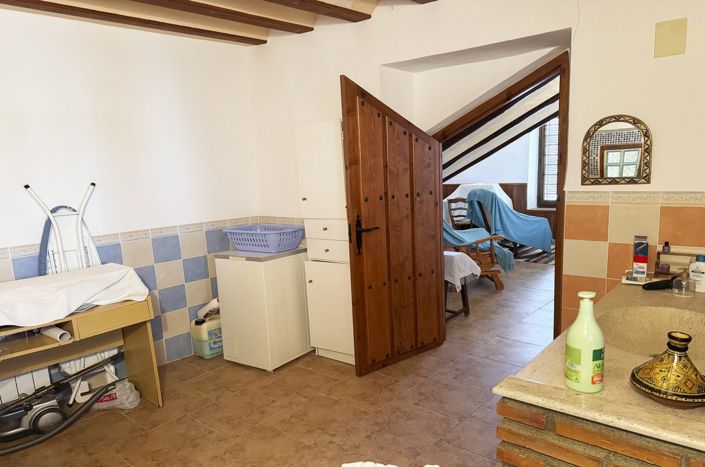 Image No.19-6 Bed Property for sale