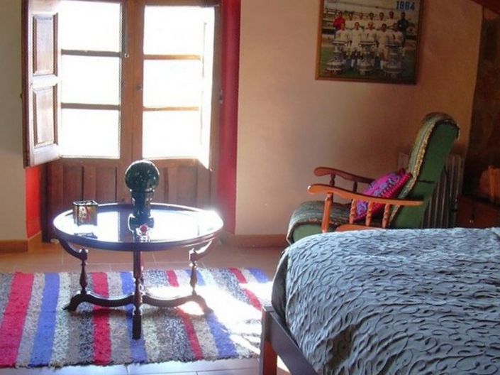 Image No.20-6 Bed Property for sale