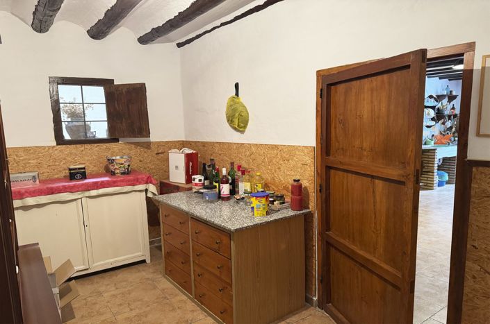 Image No.20-6 Bed Property for sale