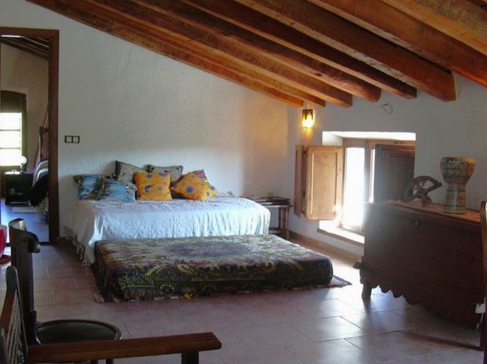 Image No.22-6 Bed Property for sale