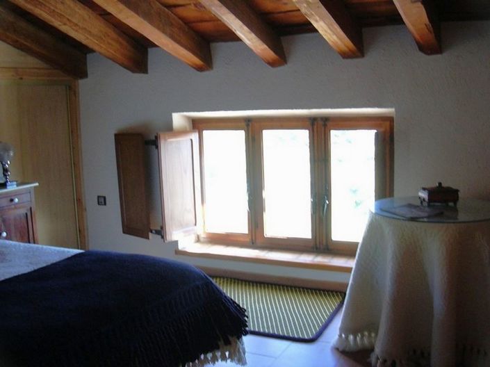 Image No.24-6 Bed Property for sale