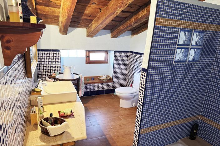Image No.25-6 Bed Property for sale