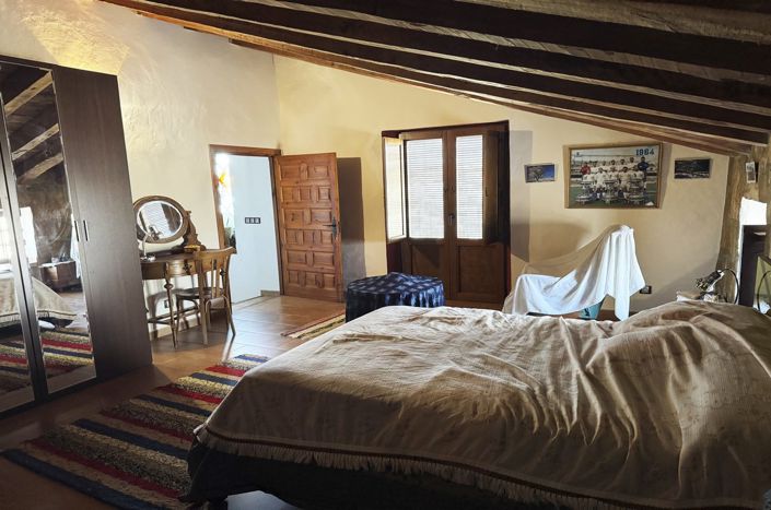 Image No.26-6 Bed Property for sale