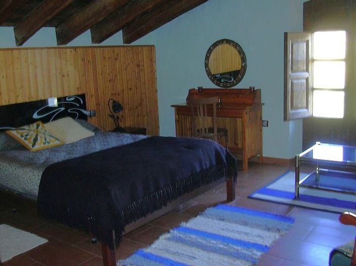 Image No.27-6 Bed Property for sale