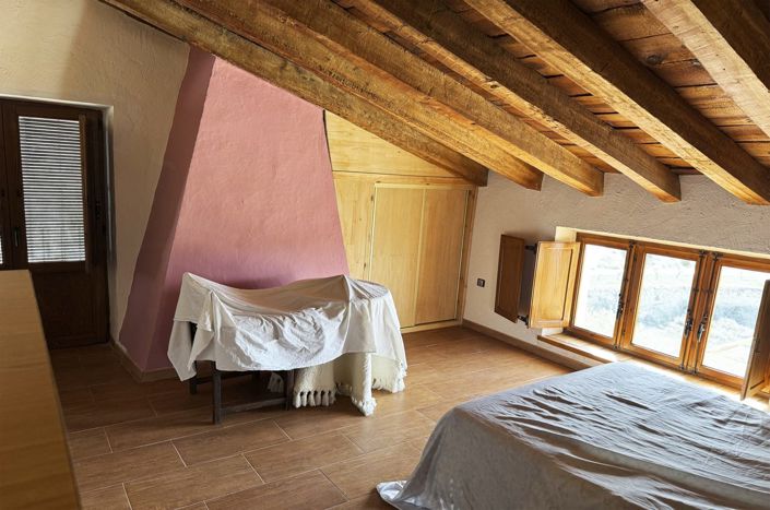 Image No.27-6 Bed Property for sale