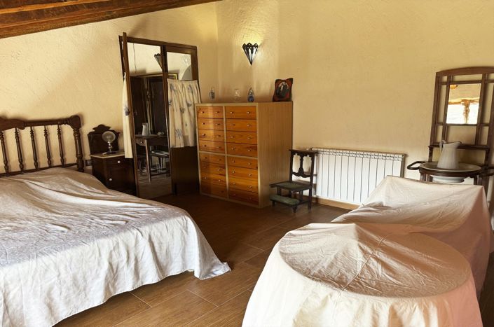 Image No.28-6 Bed Property for sale
